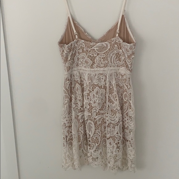 Kendall + Kylie Lace Cream Dress - Picture 4 of 5